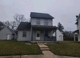 1318 Nelle St in Anderson, IN - Building Photo