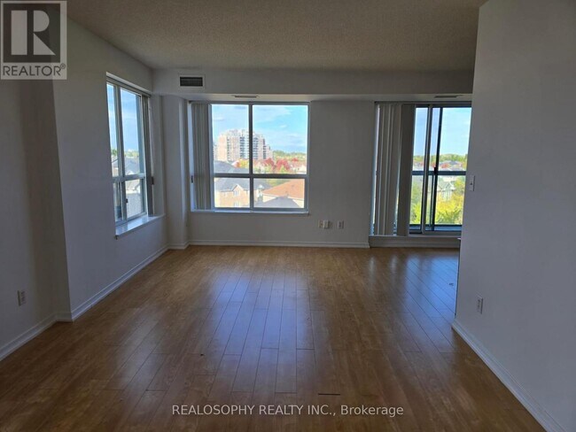 3 Ellesmere St in Richmond Hill, ON - Building Photo - Building Photo