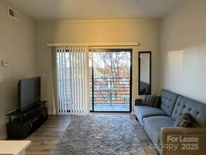 715 N Church St, Unit 414 in Charlotte, NC - Foto de edificio - Building Photo