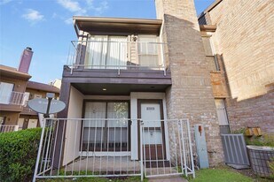 6633 W Airport Blvd in Houston, TX - Building Photo