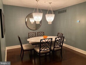 805 Rosehill Dr in King of Prussia, PA - Foto de edificio - Building Photo