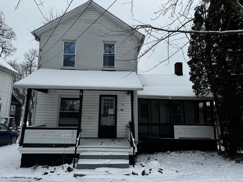 95 Park Ave in Struthers, OH - Building Photo