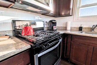 108 Gotthart St in Newark, NJ - Building Photo - Building Photo