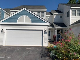 4038 Somerset Ct in Milford, PA - Building Photo