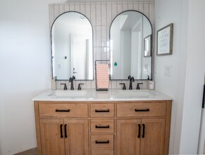 210 Avenida Montalvo in San Clemente, CA - Building Photo - Building Photo