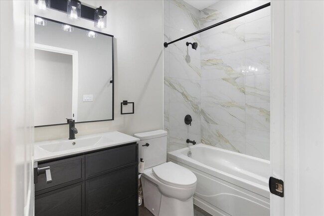 839 W 14th Pl, Unit 1 in Chicago, IL - Building Photo - Building Photo