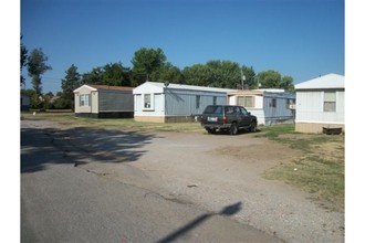 B & J Mobile Home Park in Tahlequah, OK - Building Photo - Building Photo