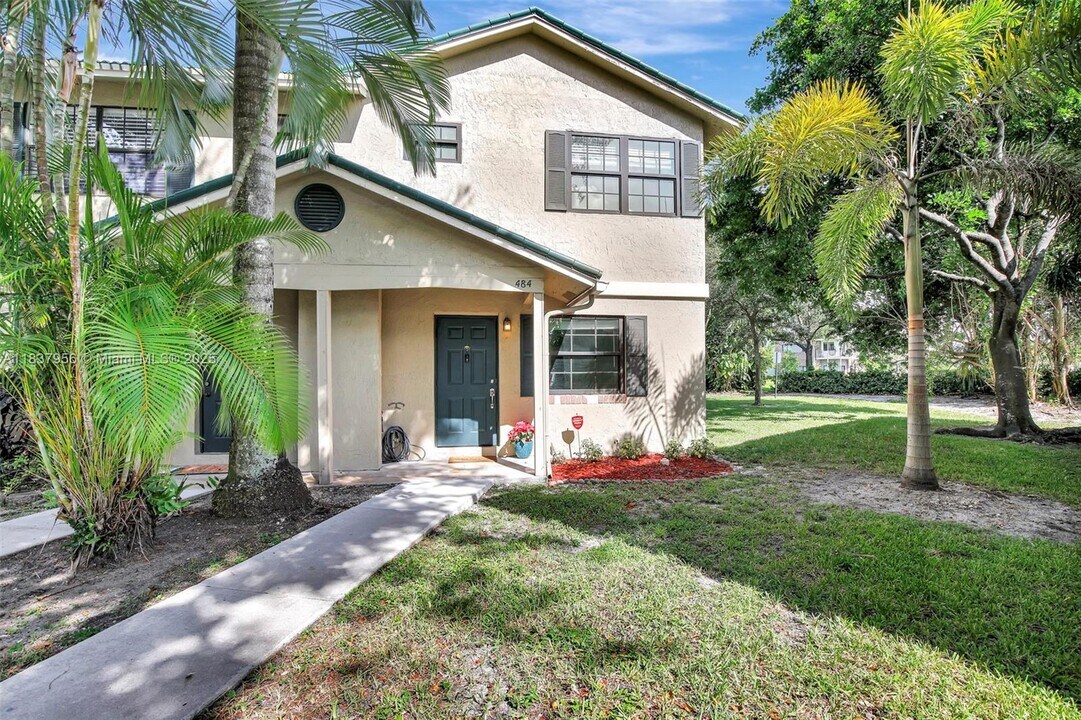 484 Westree Ln in Plantation, FL - Building Photo