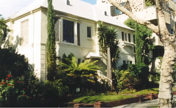 153-155 S Canon Dr in Beverly Hills, CA - Building Photo - Building Photo