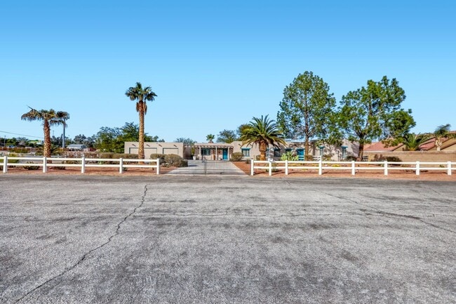 property at 1224 Sur Este Ave