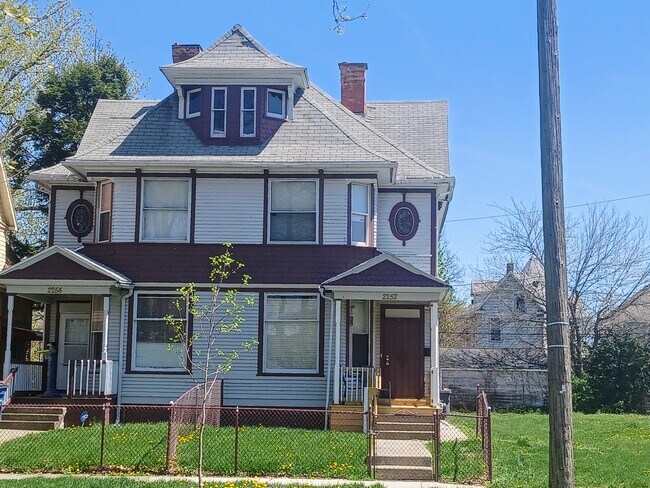 2252 Whitney Ave in Toledo, OH - Building Photo - Building Photo