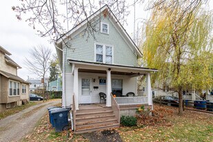 930 Dewey Ave in Ann Arbor, MI - Building Photo