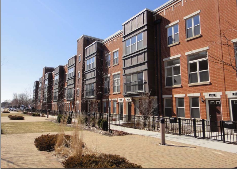 Eastgate Village in Chicago, IL - Building Photo