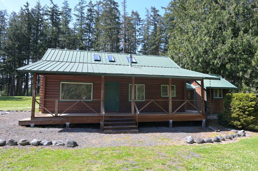 1492 Palo Alto Rd in Sequim, WA - Building Photo