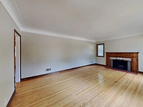 2004 E 42nd St in Minneapolis, MN - Building Photo - Building Photo