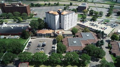 Lux Apartments in Minneapolis, MN - Foto de edificio - Building Photo