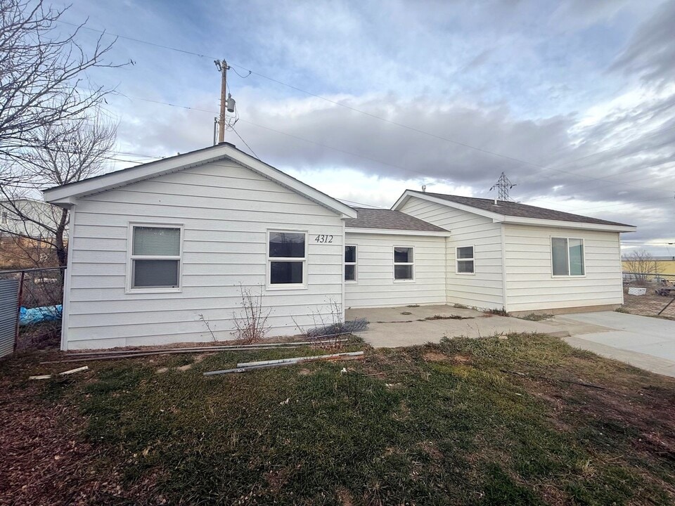 4312 Chalmers St in Mills, WY - Building Photo