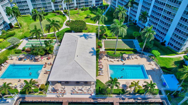 3224 S Ocean Blvd in Highland Beach, FL - Building Photo - Building Photo