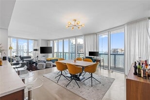465 Brickell Ave in Miami, FL - Building Photo