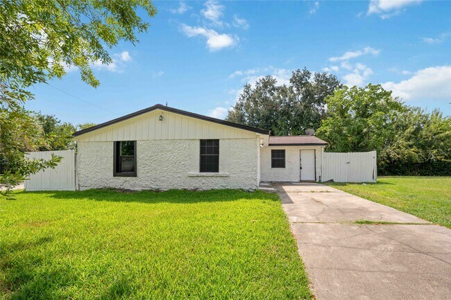 2101 W Gulf St in Baytown, TX - Building Photo - Building Photo