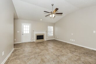 1389 E Nir Shreibman in La Vergne, TN - Building Photo - Building Photo