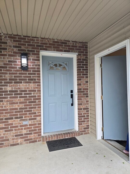 603 Circle Dr in Coal City, IL - Building Photo