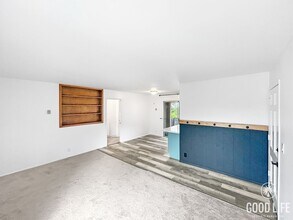 4800 Williamsburg Ln in La Mesa, CA - Foto de edificio - Building Photo