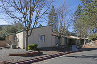 Valley Oaks in Oakhurst, CA - Building Photo - Building Photo