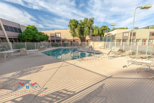 property at 712 W 14th St