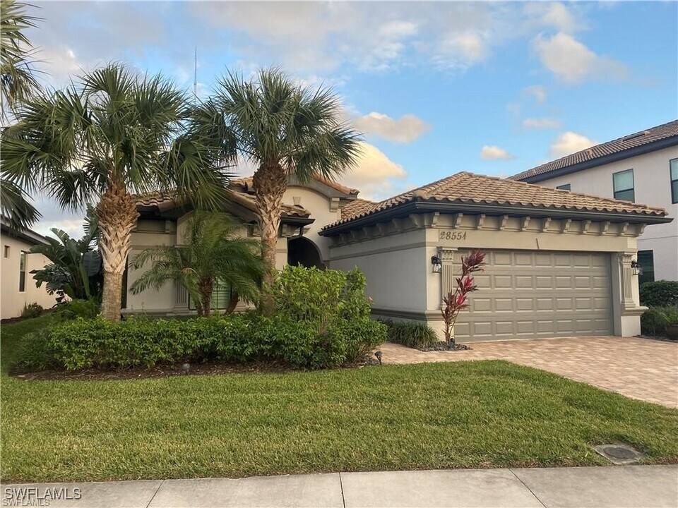 28551 San Amaro Dr in Bonita Springs, FL - Building Photo