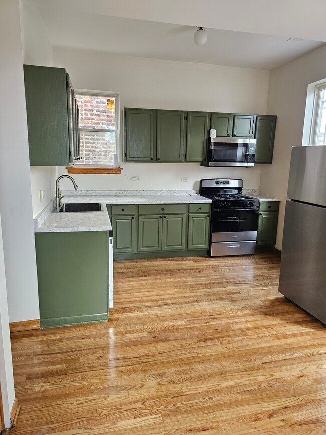 2706 W Maypole Ave in Chicago, IL - Building Photo - Building Photo