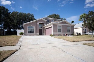 546 Bloomingdale Dr in Davenport, FL - Building Photo