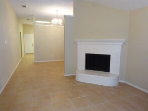 6448 Royal Cedar Dr in Dallas, TX - Foto de edificio - Building Photo