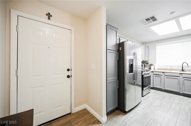 property at 833 Aspen Peak Loop