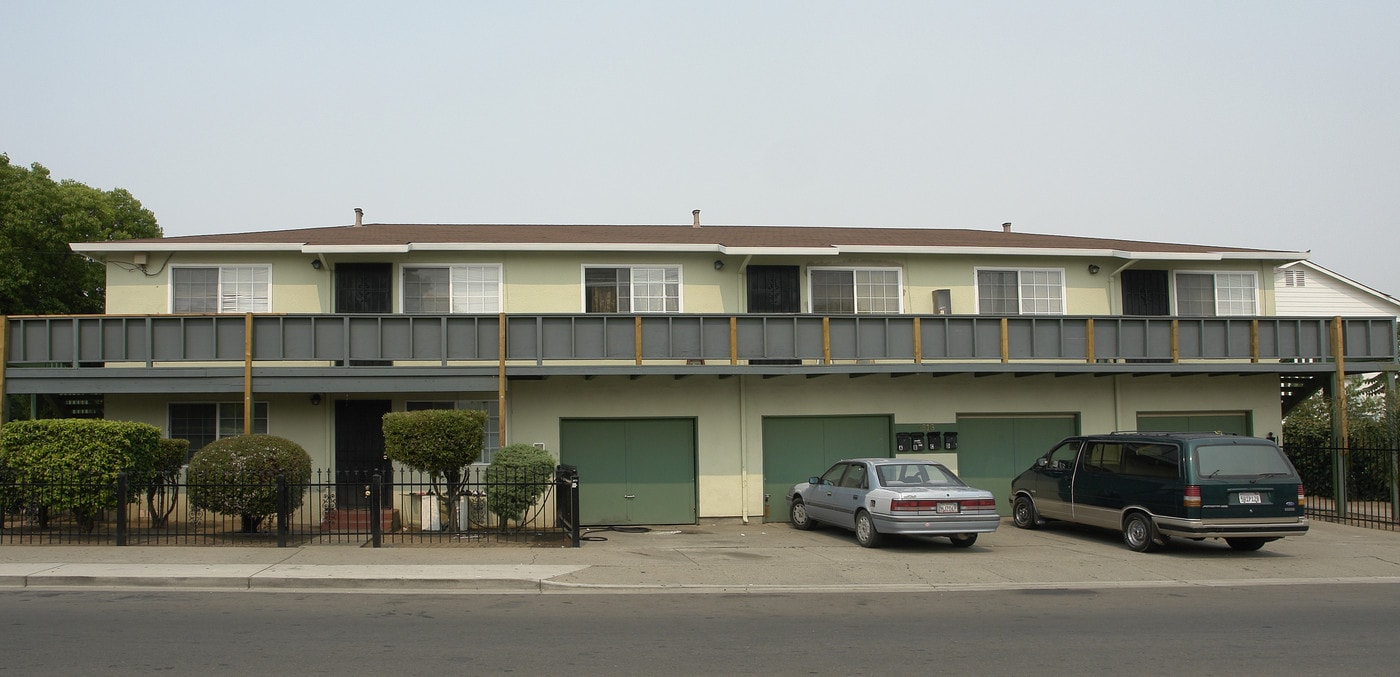 1616 G St in Antioch, CA - Foto de edificio