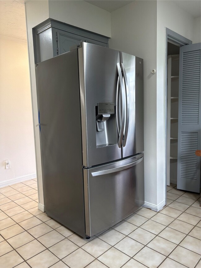 property at 1401 Andover Ln