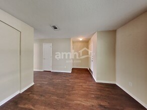 201 Mammoth Springs Ln in Dickinson, TX - Foto de edificio - Building Photo