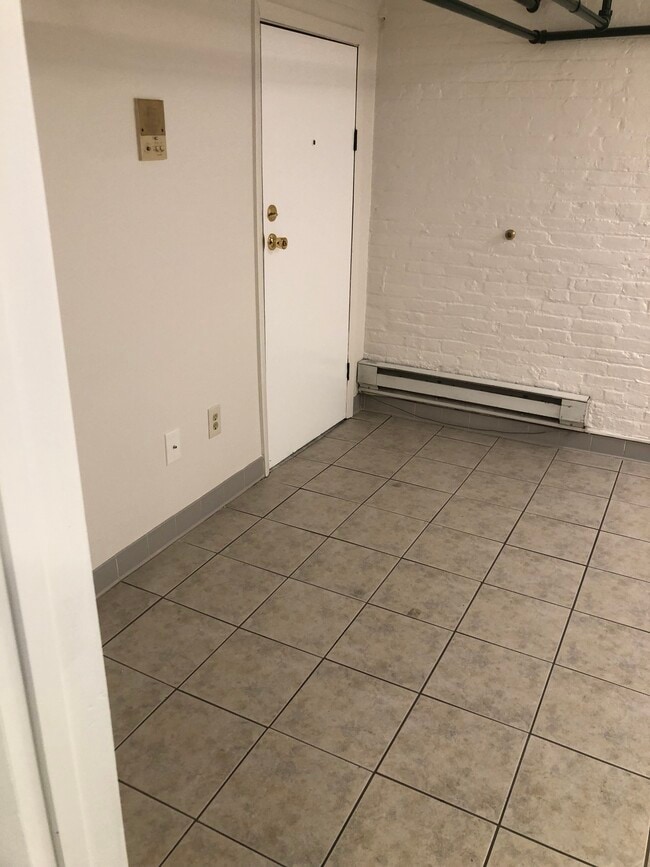 584 Madison Ave, Unit 1 in Albany, NY - Building Photo - Building Photo