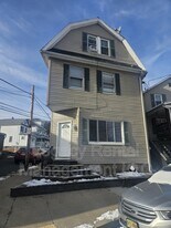 535 W Shawnee Ave in Plymouth, PA - Building Photo