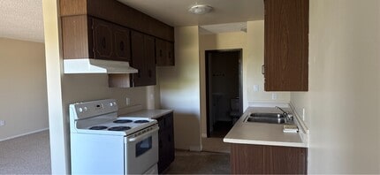 5310-5346 46 St in Vegreville, AB - Building Photo - Building Photo