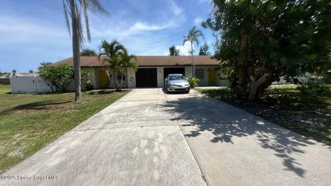 121 Franklyn Ave in Indialantic, FL - Building Photo - Building Photo