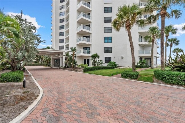 property at 1000 Longboat Club Rd