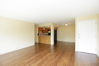 Riverwalk Commons- Student Housing in South Bend, IN - Building Photo - Interior Photo