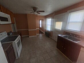 130 School St in Manchester, CT - Building Photo - Building Photo