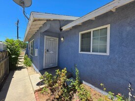 466 W 5th St in San Jacinto, CA - Building Photo