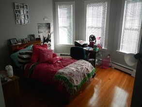 19 Bucknam St, Unit 3 in Boston, MA - Foto de edificio - Building Photo
