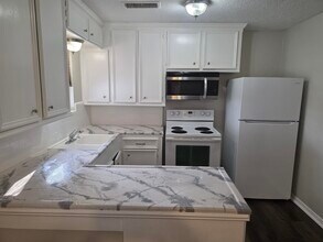 503 Carrell St in Tomball, TX - Building Photo - Building Photo