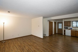 62 Oberlin St in Iowa City, IA - Building Photo - Interior Photo