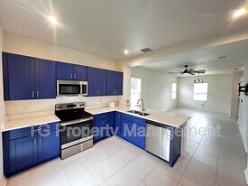379 Annies Pl in Jacksonville, FL - Building Photo
