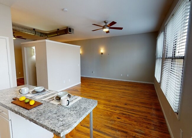 5725 Martin Rd in Plano, TX - Foto de edificio - Building Photo